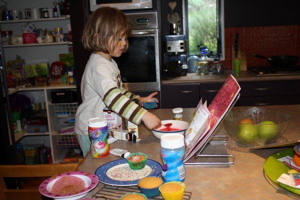 Decorating fairy cakes