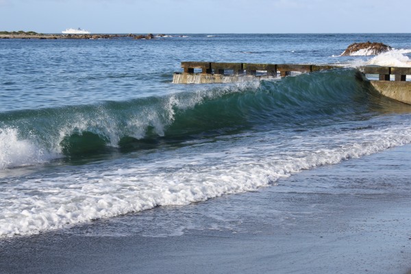 Waves rolling in Island Bay beach