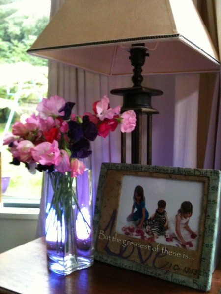 Sweet peas from the garden & a picture frame from the recycling shop