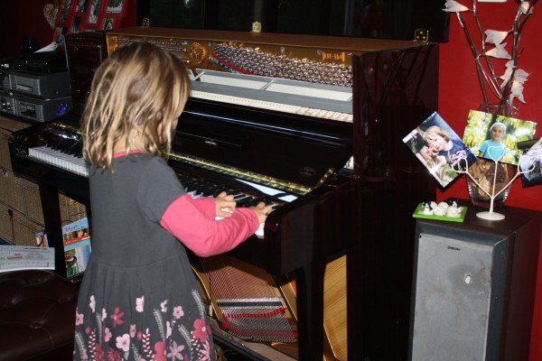 SOPHIE ON THE KEYS