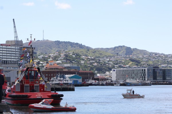 Tug boat 