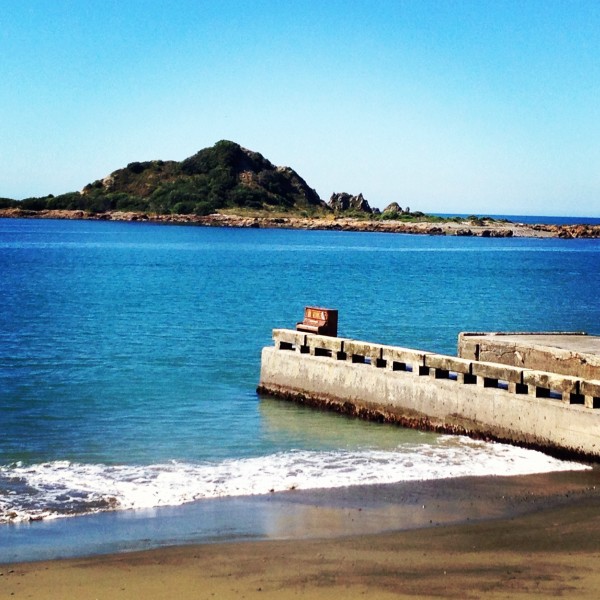 Piano on the wharf at Island Bay