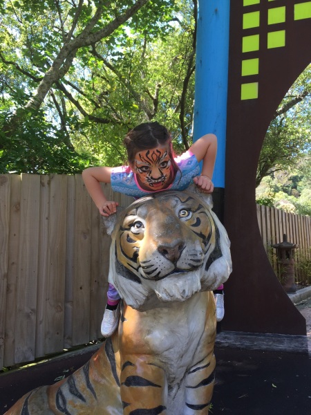 Alice the tiger meets a tiger!